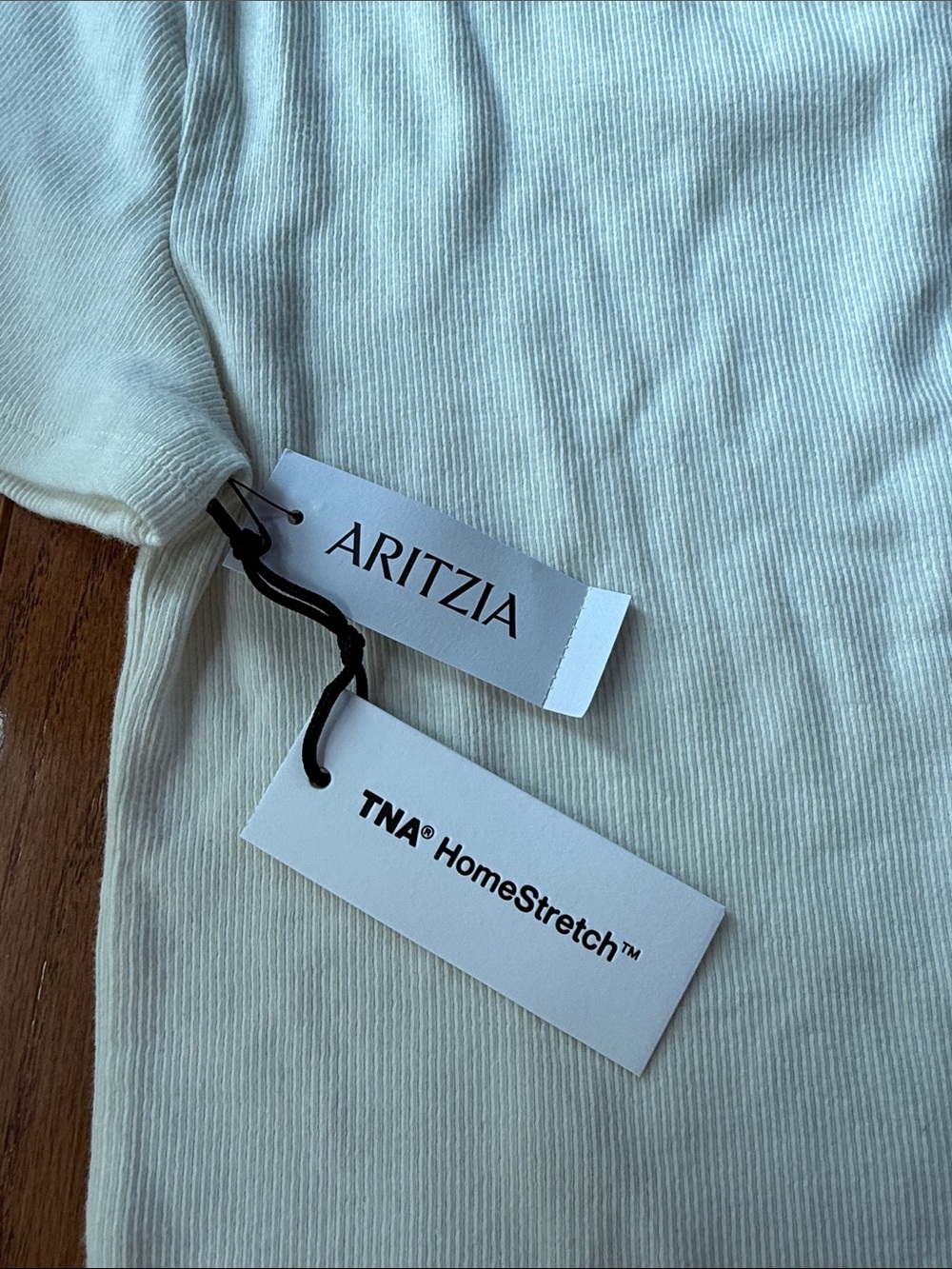 Aritzia homestretch tee - crew waist - light birch - Picture 3 of 4
